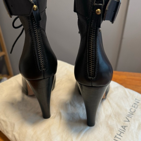 Cynthia Vincent leather ankle booties - Picture 3 of 4